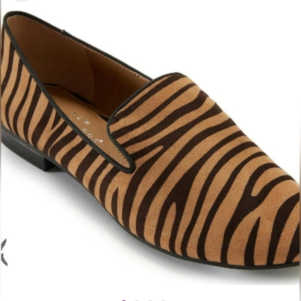 New Directions (Size 6M) Tiger Stripe Candace Flats (Like New Condition)